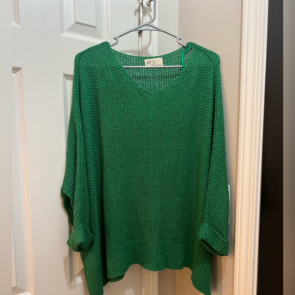 Women’s sweater. Size medium